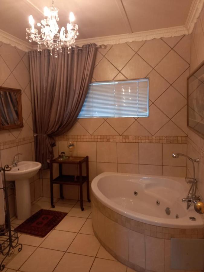 Michael-Angelo Guest House 波切夫斯特鲁姆 外观 照片